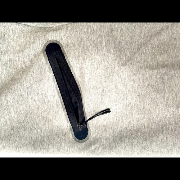 Nike Sportswear Tech Fleece Men's Short-Sleeve top - Picture 5 of 7